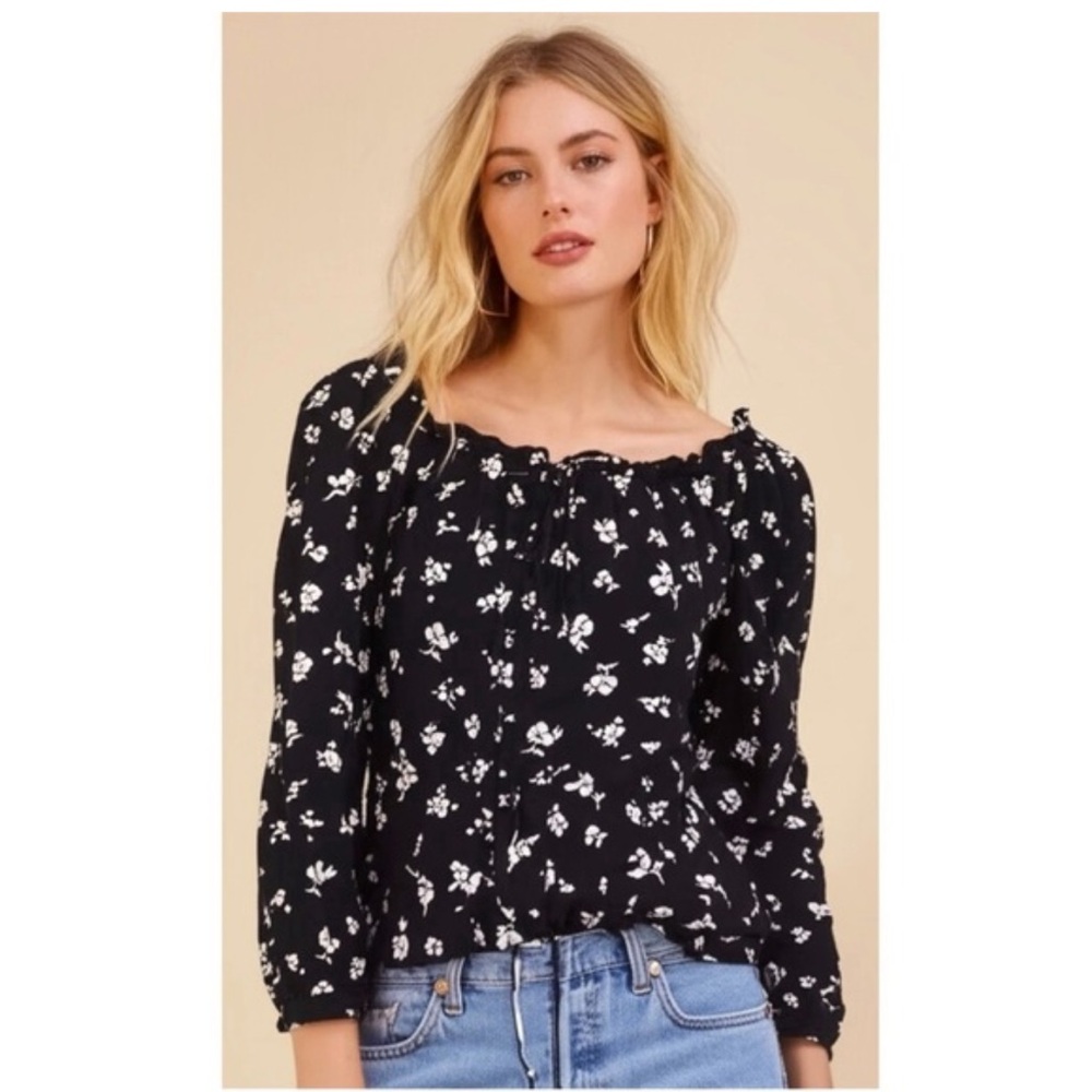 NWT Sweet Baby‎ Jamie Floral Ruffle Neck 3/4 Sleeve Button Front Blouse Medium
